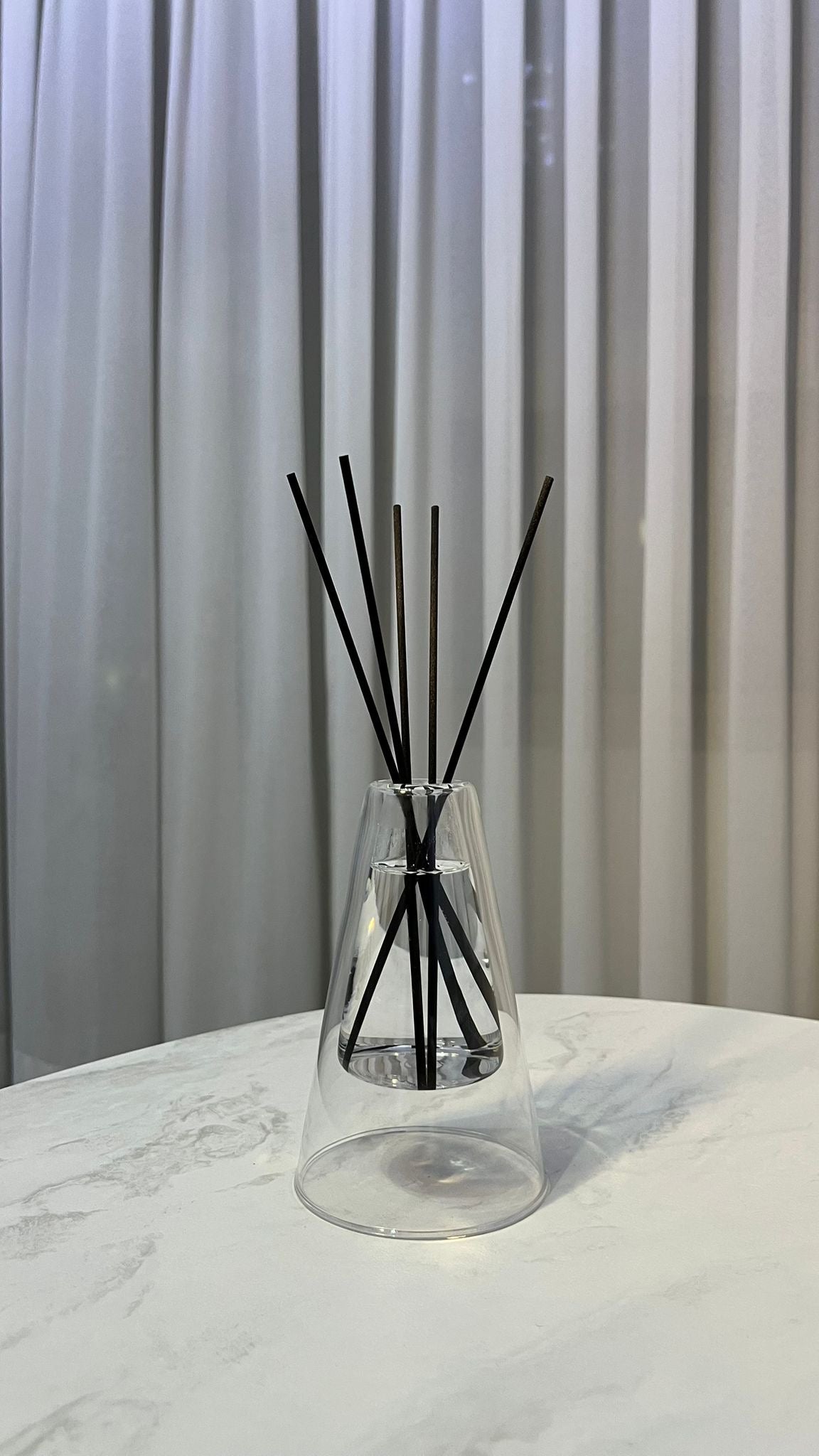 מפיץ ריח זכוכית אלגנטי